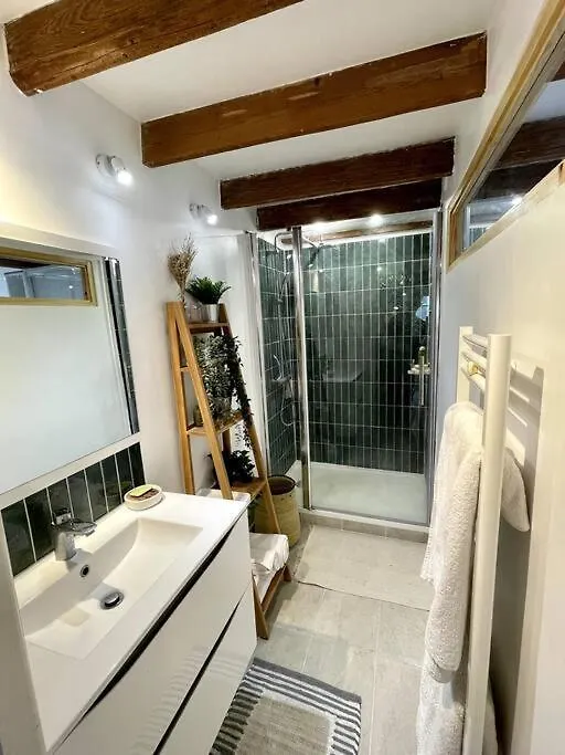 Beautiful Parisien Apartment In The City Center